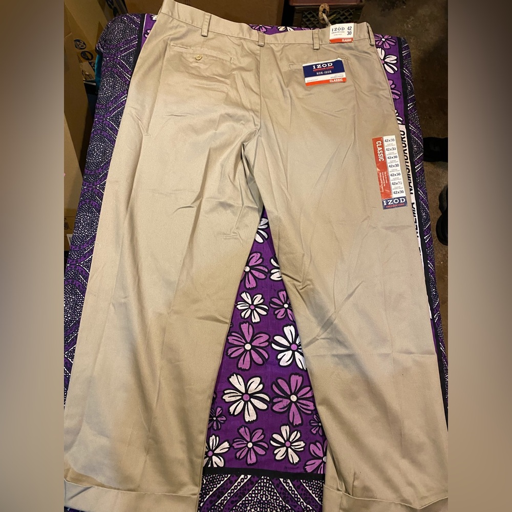 IZod American Chino No Iron Double Pleat Classic tan pants size 42-30 NWT